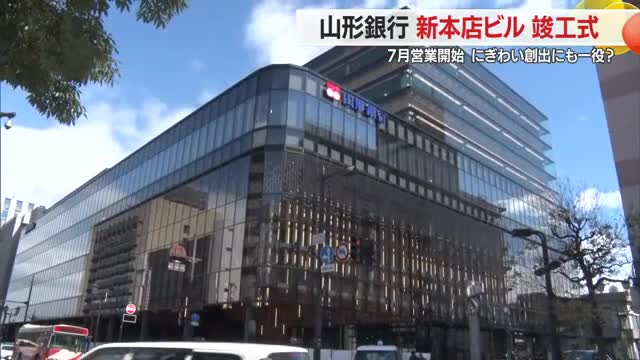 半屋外の広場・ホール・シェアスペースで街の